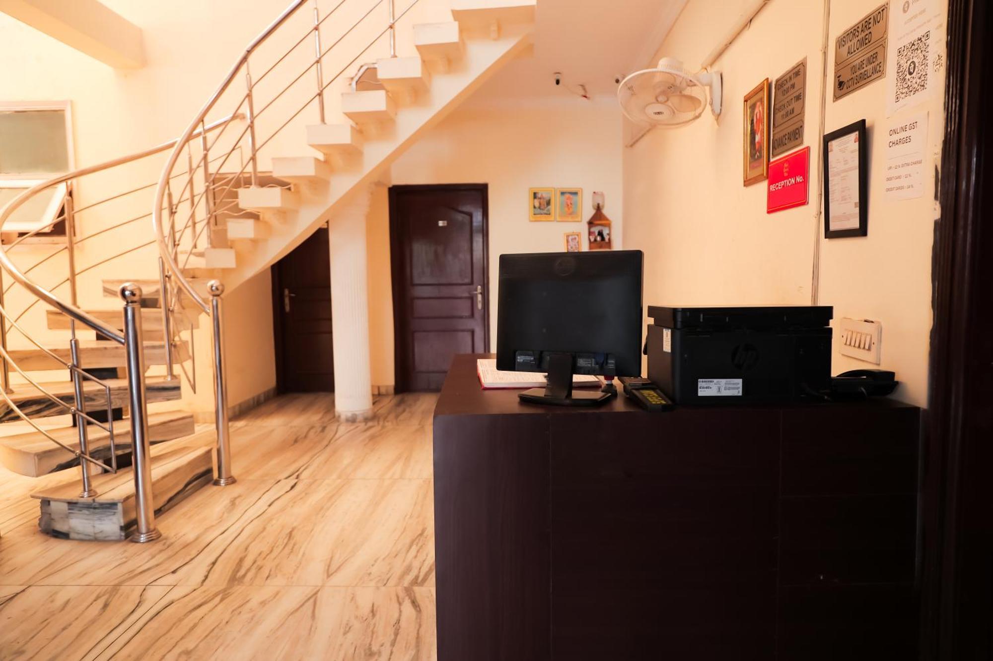 Hotel Green Villa - Near Anand Vihar Station Új-Delhi Kültér fotó